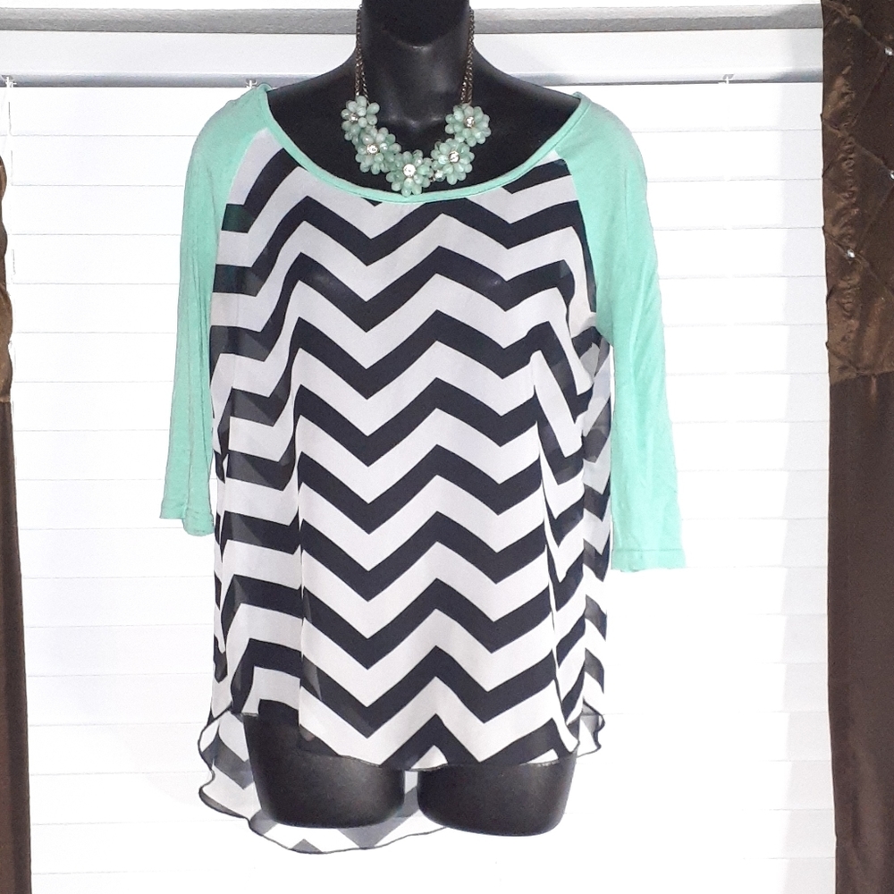 Chevron print hi low shirt